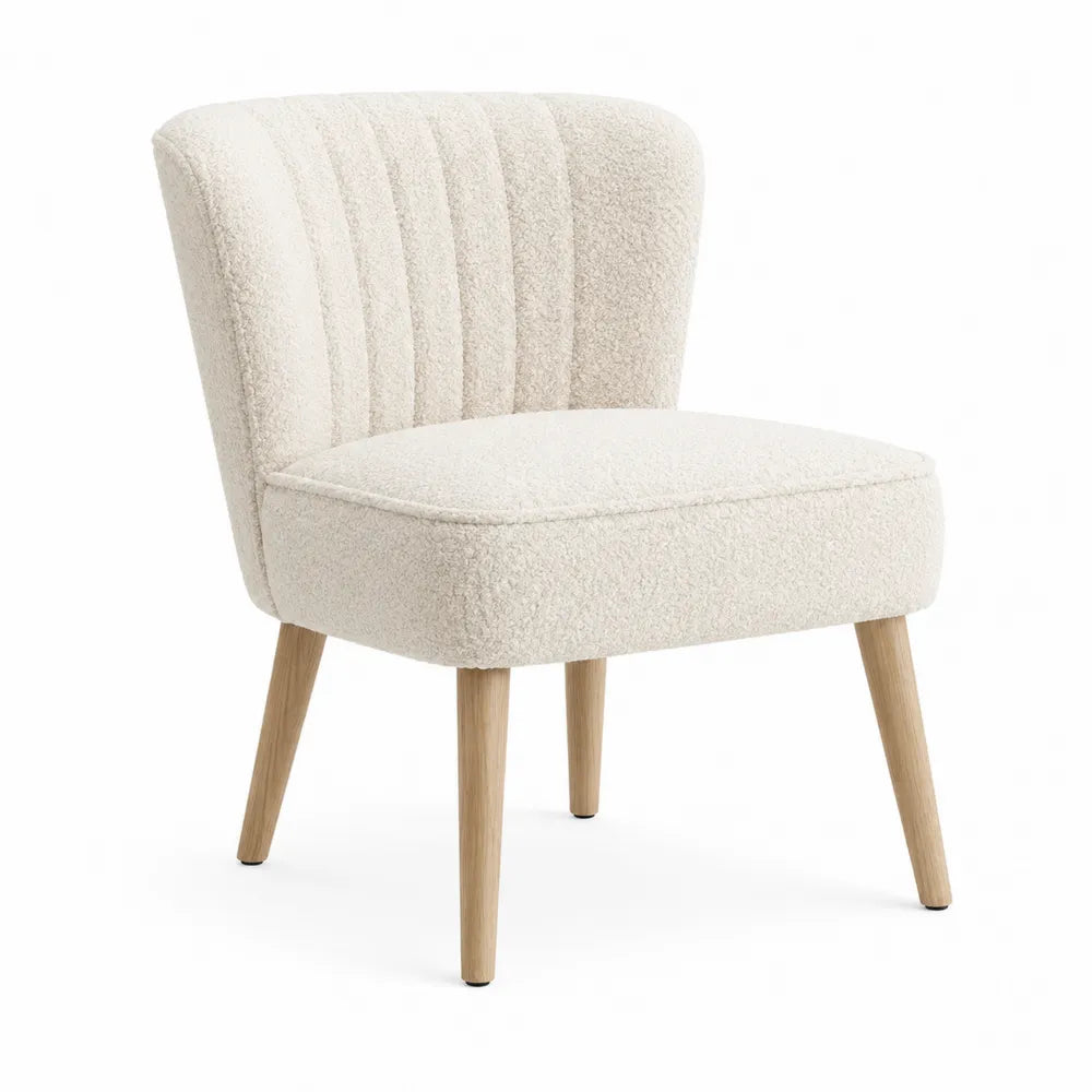 Silla de tejido bouclé crema con patas de madera de roble