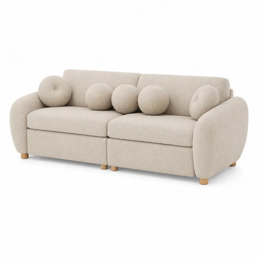 Sofá de tela beige con estructura de madera y cojines