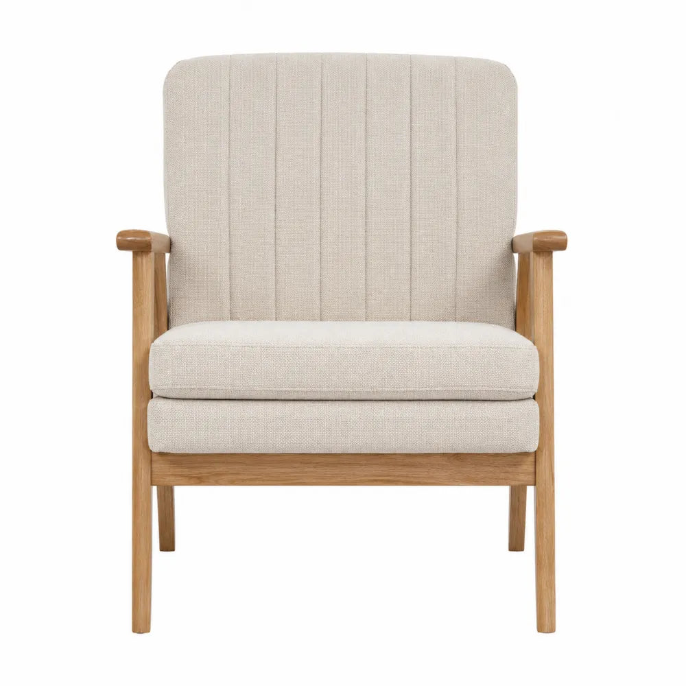 Sillón de tela beige con estructura de madera de roble